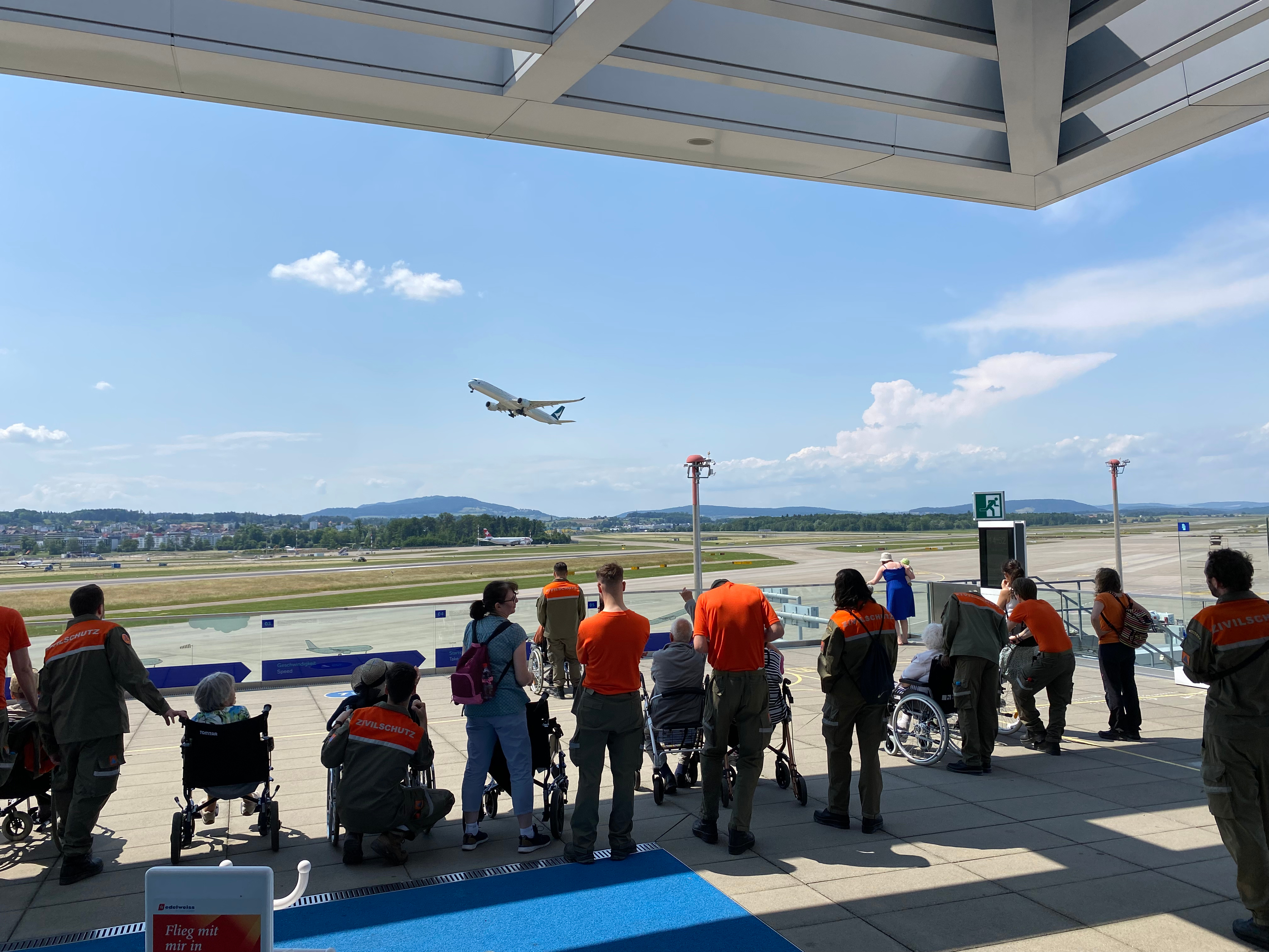 Betreuer auf Terasse03.jpg